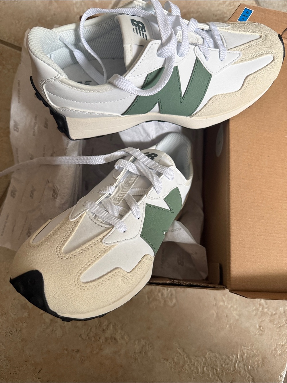 NIB New Balance 327 kids sz 5 Off White & Green Retro Sneakers Shoes Women 6.5
